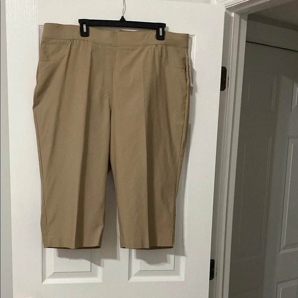 Women’s Khaki Capris - Picture 3 of 3
